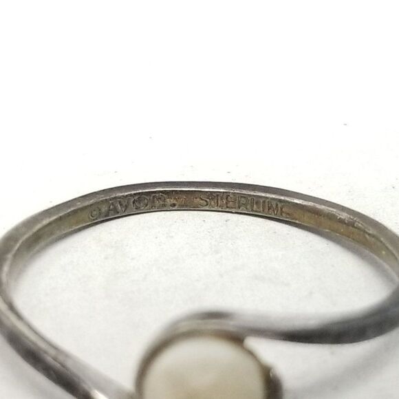 Vintage Avon Sterling Silver Solitaire Faux Pearl Ring, Size 6 Band, Estate - Picture 4 of 10